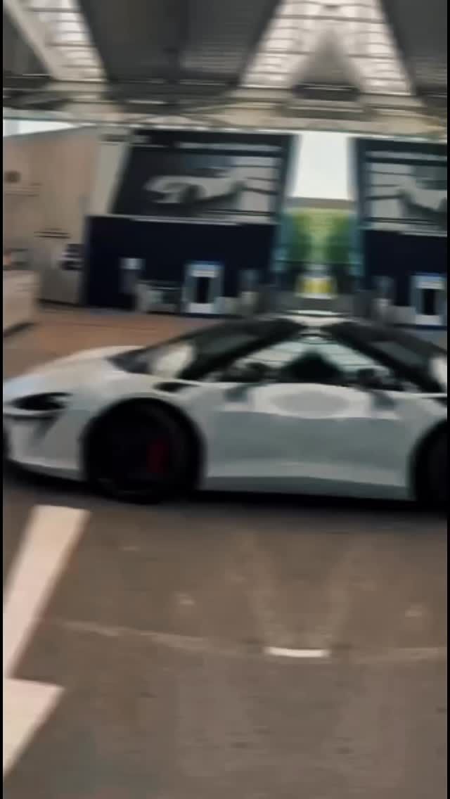 Ein Jahr voller Glanzmomente liegt hinter uns. ✨🚗 🫶
Danke für eure Treue, euer Vertrauen und so viele saubere Autos bei uns in der Waschwelt. 💛 
Auf noch mehr Glanz, Schaum & Shine im neuen Jahr! 🫧🥂

#waschweltleonding #2025recap #happynewyear2026🎉🍾🥂